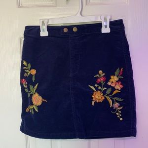 Mini Jean skirt with flower detail